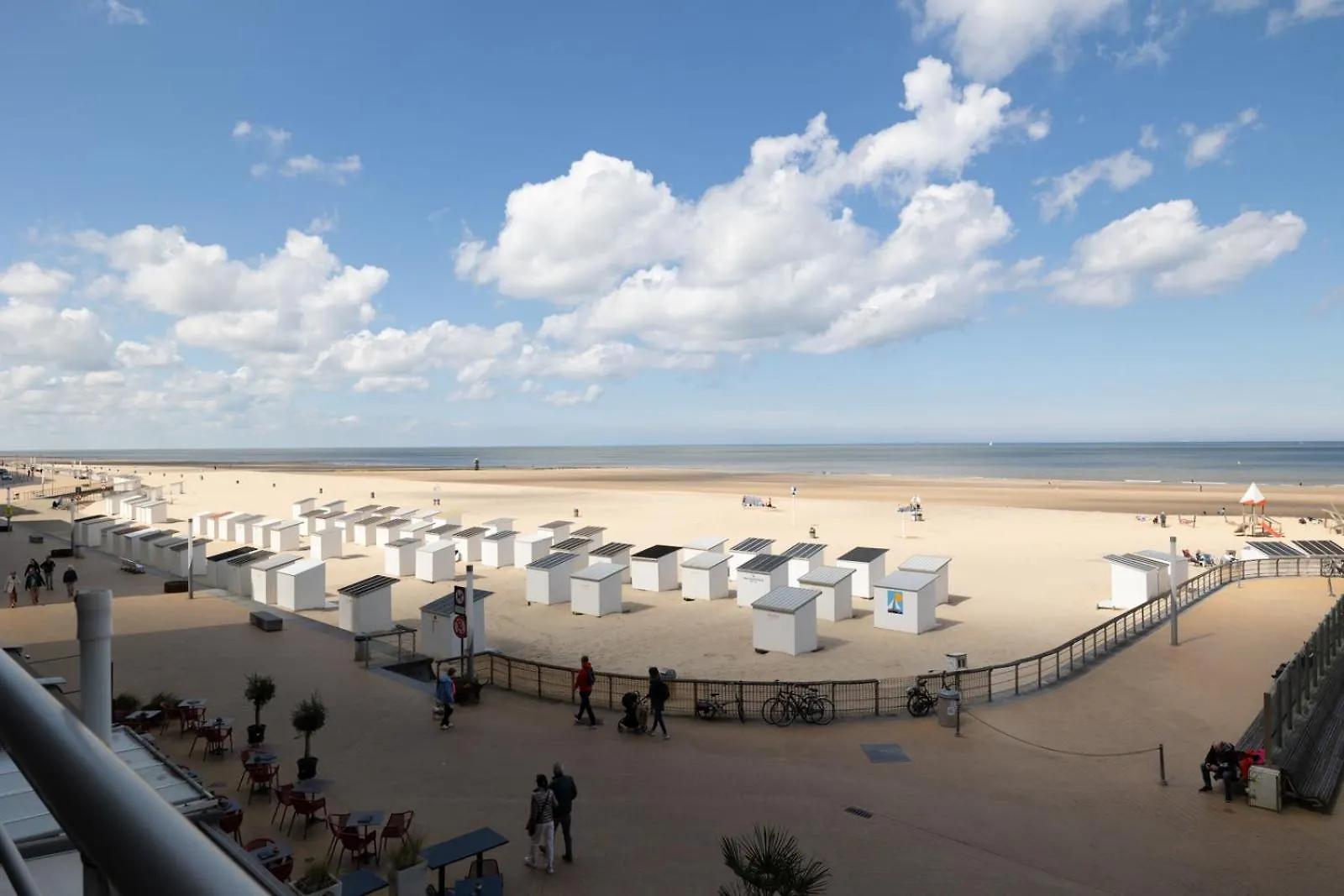 Beautiful 2-Bedroom Apartment With Sea View In Ostend T74